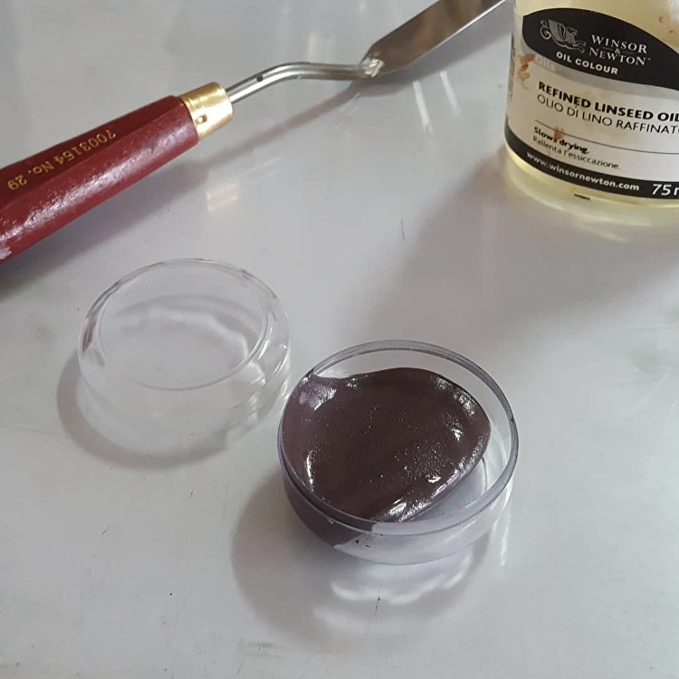 Jackson's Art - A glass muller is used along with a grinding slab to grind  pigment into oil or a binder, without a huge amount of effort, in order to  make your